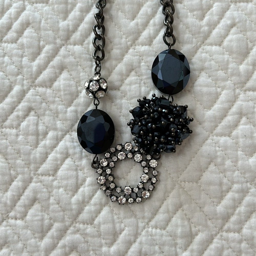 Vera Wang navy blue and rhinestone necklace - Picture 2 of 4